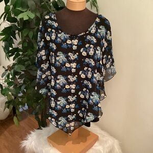 Notations blouse Woman’s size Large 2 layer top 2nd layer is ruffley